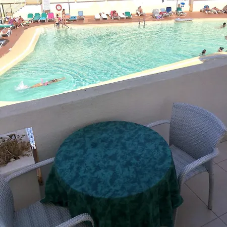 아파트 Amazing Complex Pool View & Relax 아데제