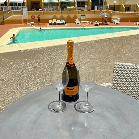 아파트 Amazing Complex Pool View & Relax 아데제